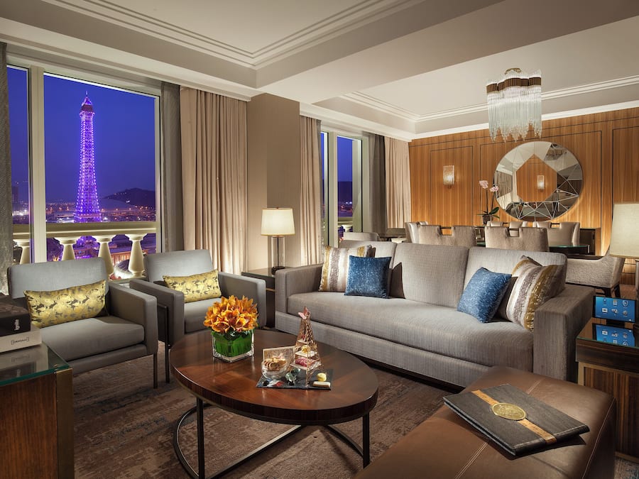 Suite Premier | Area keluarga | Televisi 55-inci dengan saluran TV kabel