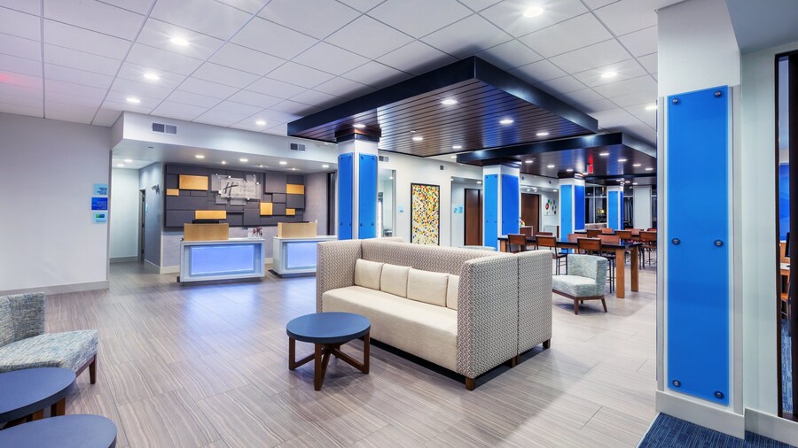 Holiday Inn Express & Suites Coffeyville by IHG