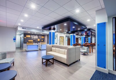 Holiday Inn Express & Suites Coffeyville by IHG