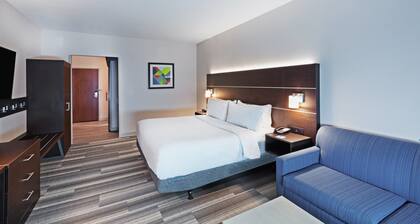 Holiday Inn Express & Suites Coffeyville by IHG