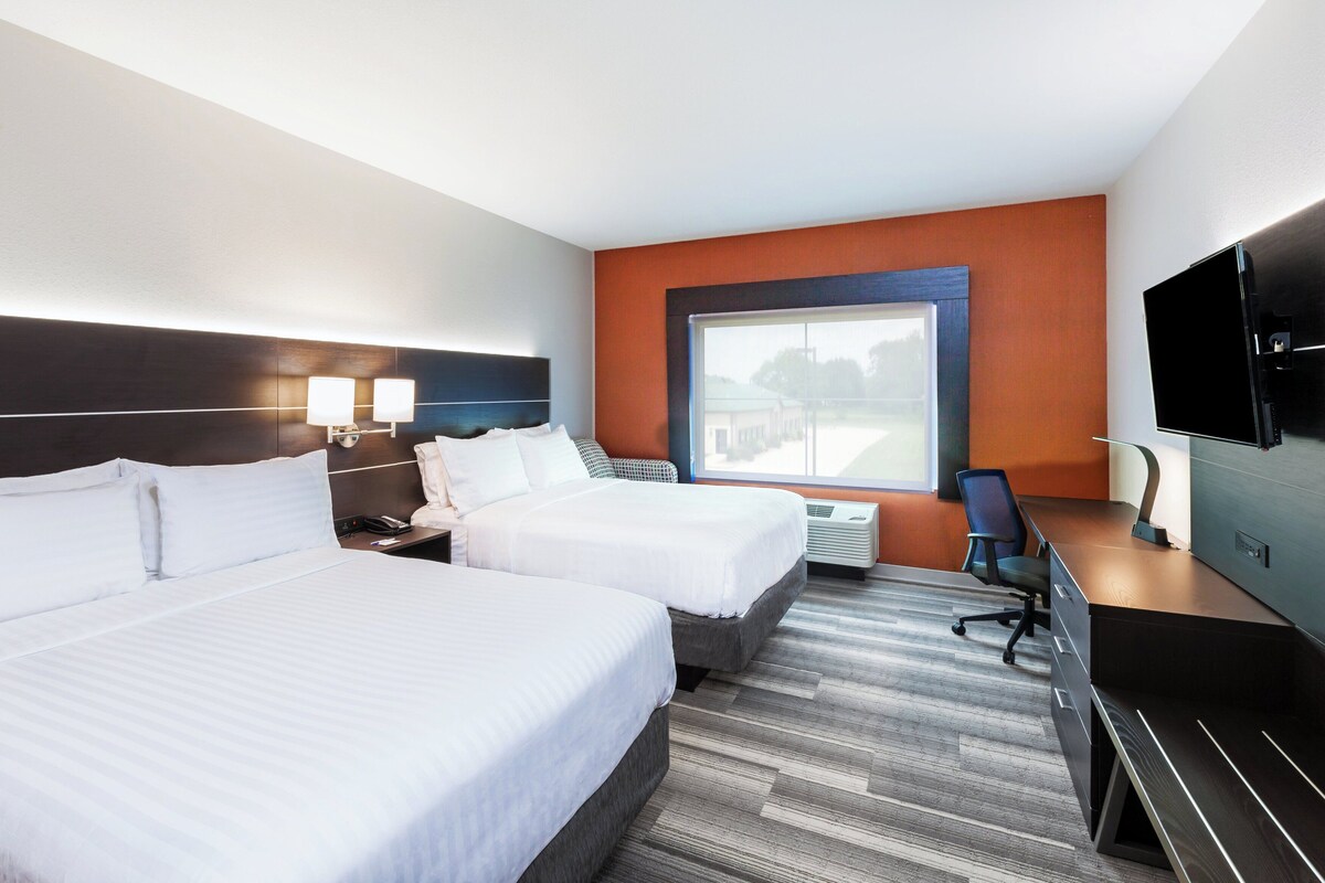 Minibar, in-room safe, desk, blackout drapes