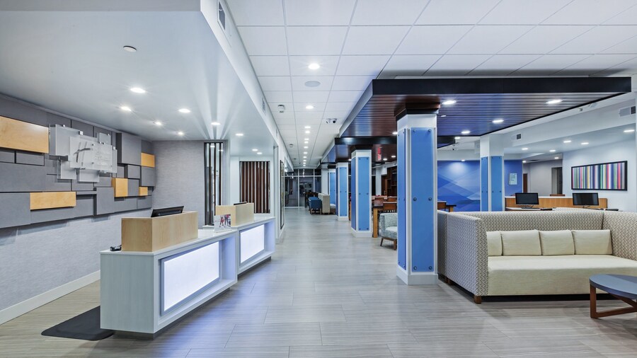 Holiday Inn Express & Suites Coffeyville by IHG