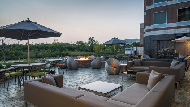 BBQ/picnic area - Fairfield Inn & Suites by Marriott Chicago Schaumburg (Schaumburg)