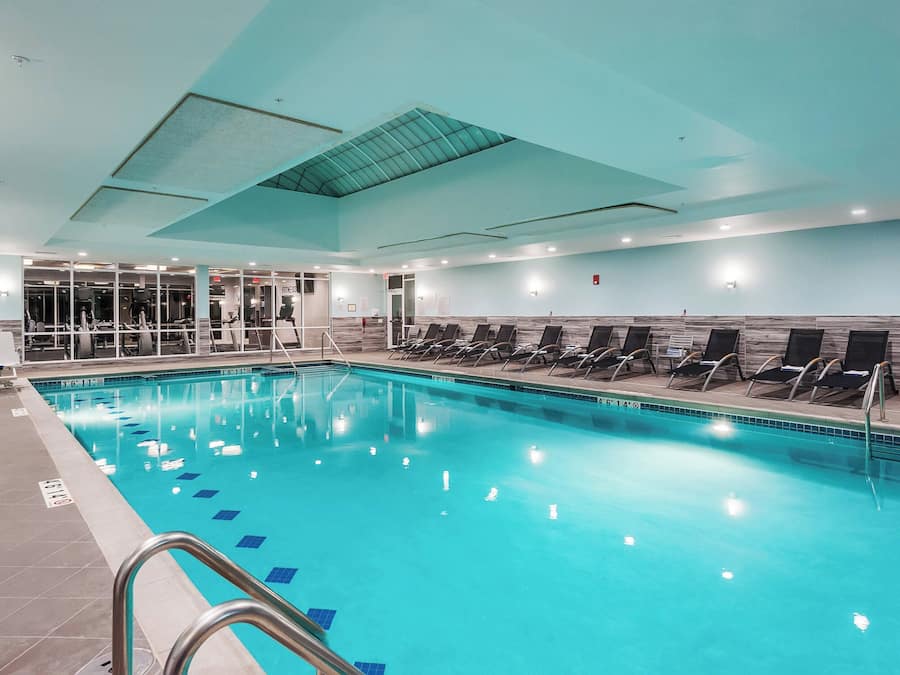 Una piscina cubierta