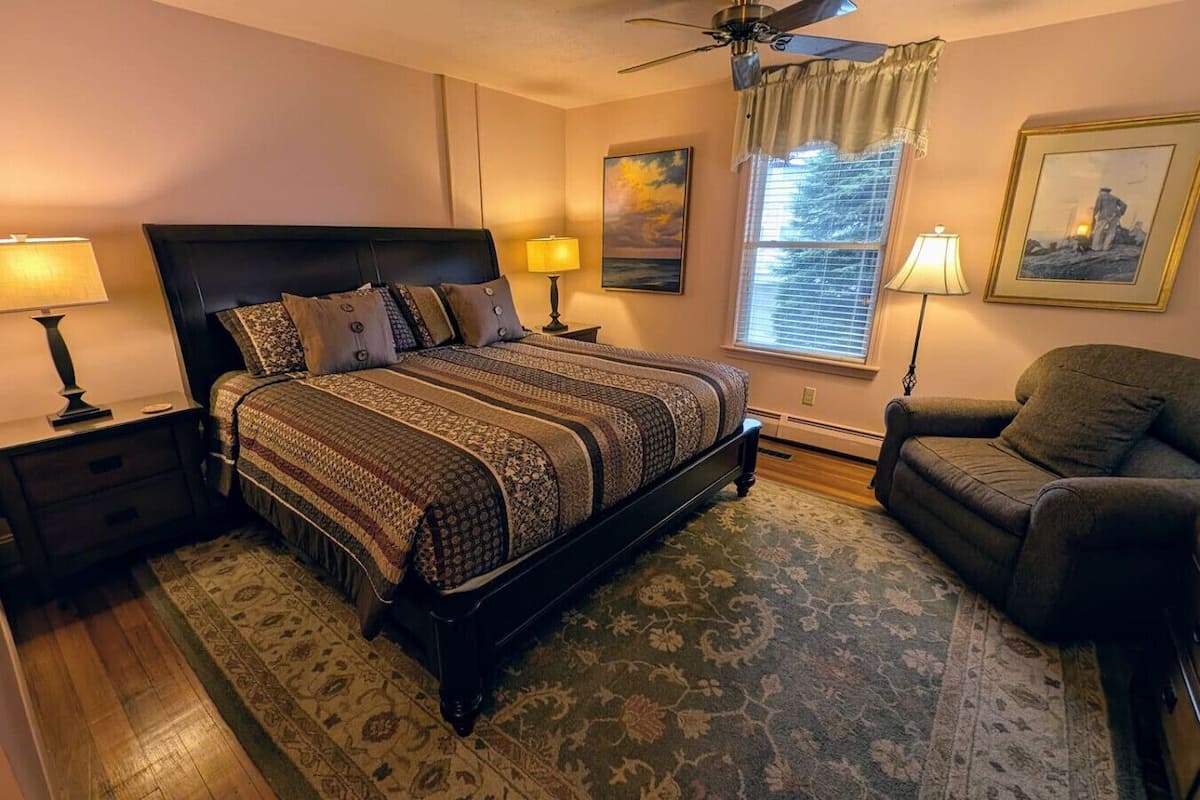 Room #3 Deluxe King Room | 熨斗/熨衣板、免費無線上網、床單