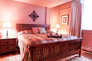 Room #2 Deluxe King Room | Iron/ironing board, free WiFi, bed sheets - Haven By The Sea B&B Inn (Wells)