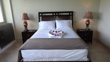 Premium Townhome, 2 Bedrooms, Kitchen | 2 bilik tidur, peti besi dalam bilik, seterika/papan seterika