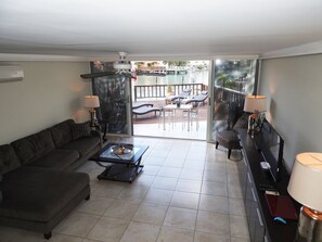 Premium Townhome, 2 Bedrooms, Kitchen | Living area | Flat-screen TV