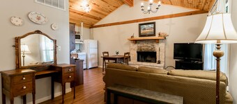 Alamo Springs- The Country Cabin