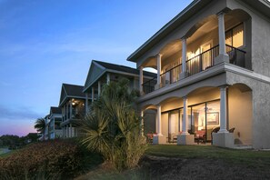 Casa, 5 camere da letto, balcone (RVH_037R_INA Legacy Villa) | Facciata della struttura - sera/notte