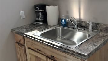 Studio Apartment, 1 Queen Bed - 209 4th Ave | Private kitchen | Fridge, microwave, coffee/tea maker, cookware/dishes/utensils