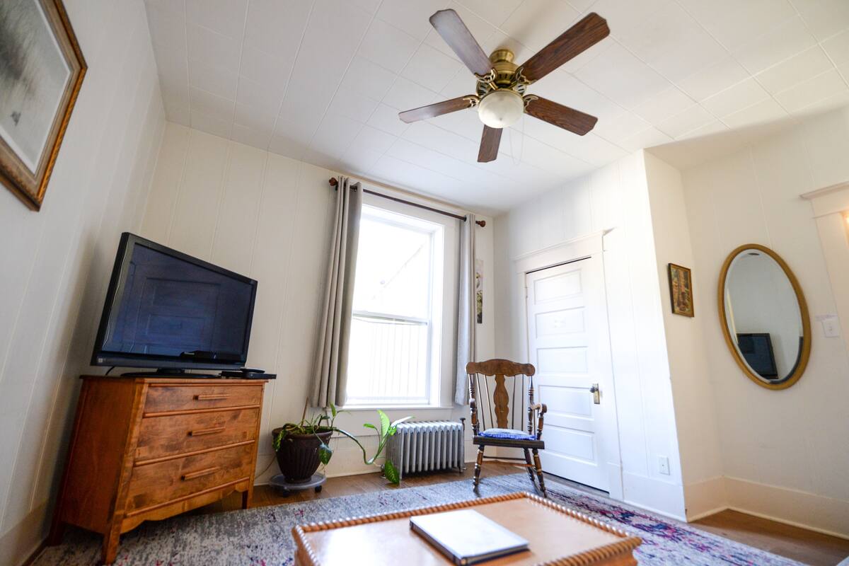 Traditional Apartment, 1 Bedroom | Living area