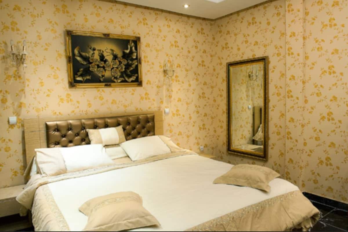 Desk, blackout drapes, WiFi (free), bed sheets