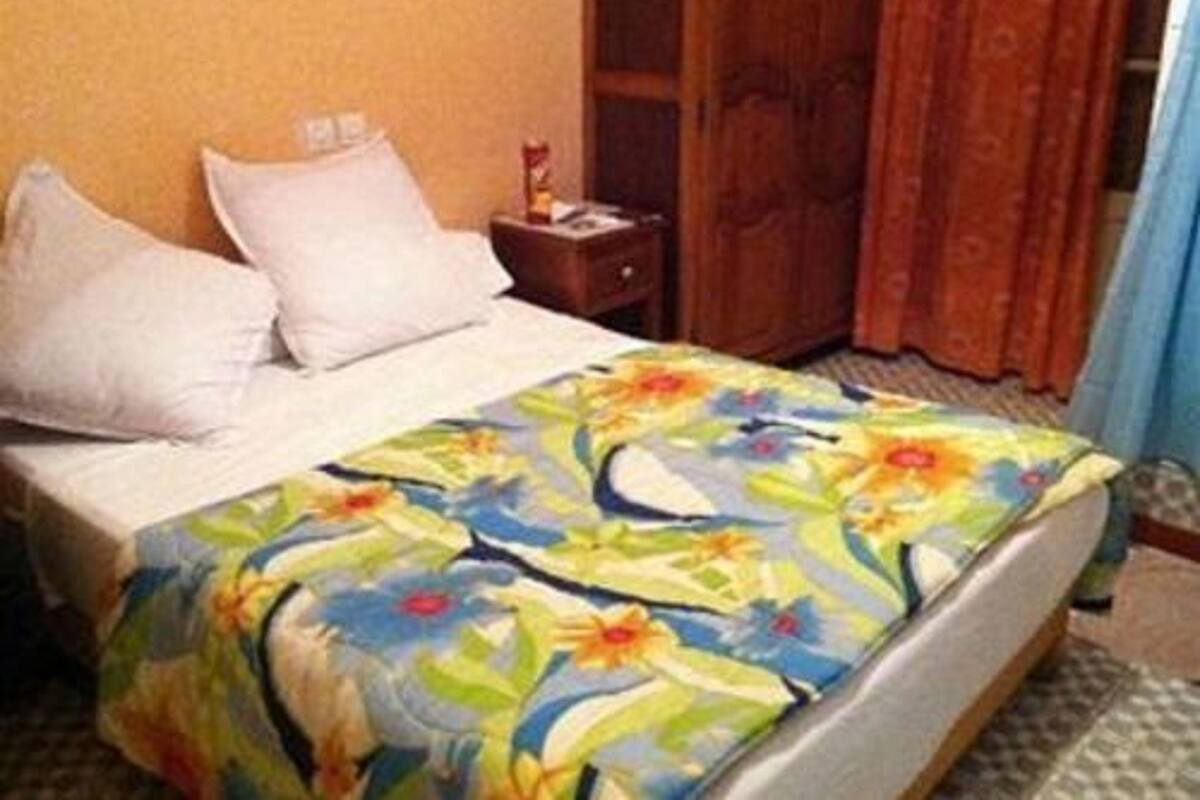 Desk, blackout drapes, WiFi (free), bed sheets