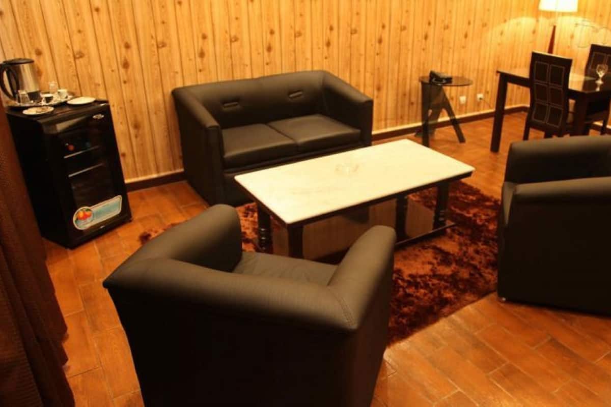 Superior Double Room | Desk, blackout drapes, WiFi (free), bed sheets
