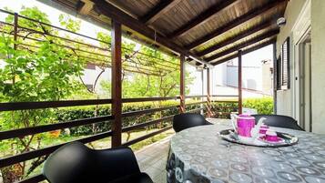 Tempat makan outdoor