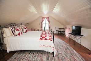 House, 2 Bedrooms, Kitchen (Second Home Guest House) | 1 bedroom, free WiFi - Second Home Guest House (Fredericksburg)