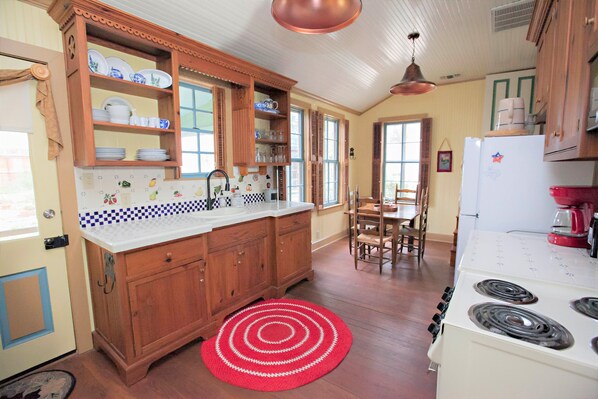 House, 2 Bedrooms, Kitchen (Second Home Guest House) | Private kitchen | Fridge, microwave, oven, stovetop