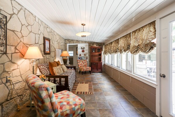 House, 2 Bedrooms, Non Smoking, Kitchen (Sam Houston's Retreat) | Living area | 42-inch LCD TV with cable channels, TV, fireplace - Sam Houston's Retreat (Fredericksburg)