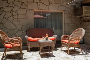 Terrace/patio - Sam Houston's Retreat (Fredericksburg)