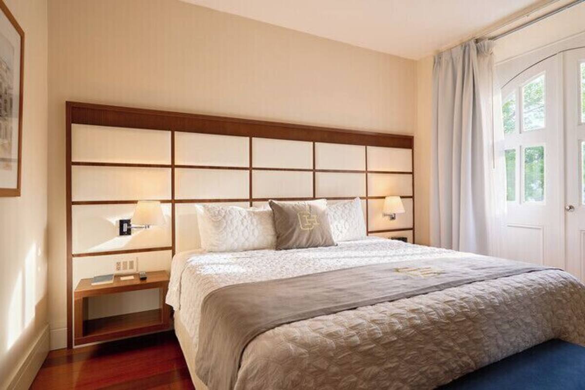 Habitación Premium, 1 cama Queen size | 1 habitación, minibar, caja de seguridad en la habitación y escritorio