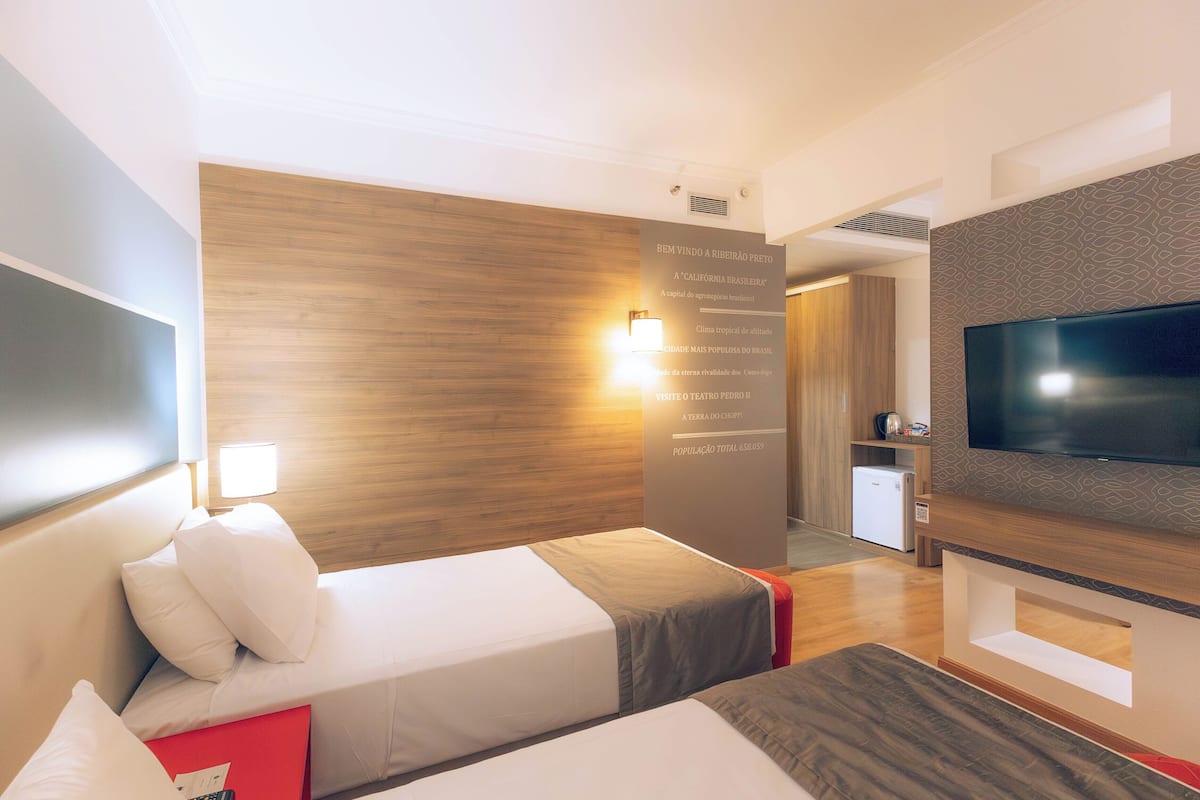 superior room, 2 single beds, non smoking | minibar, in-room safe, desk, soundproofing