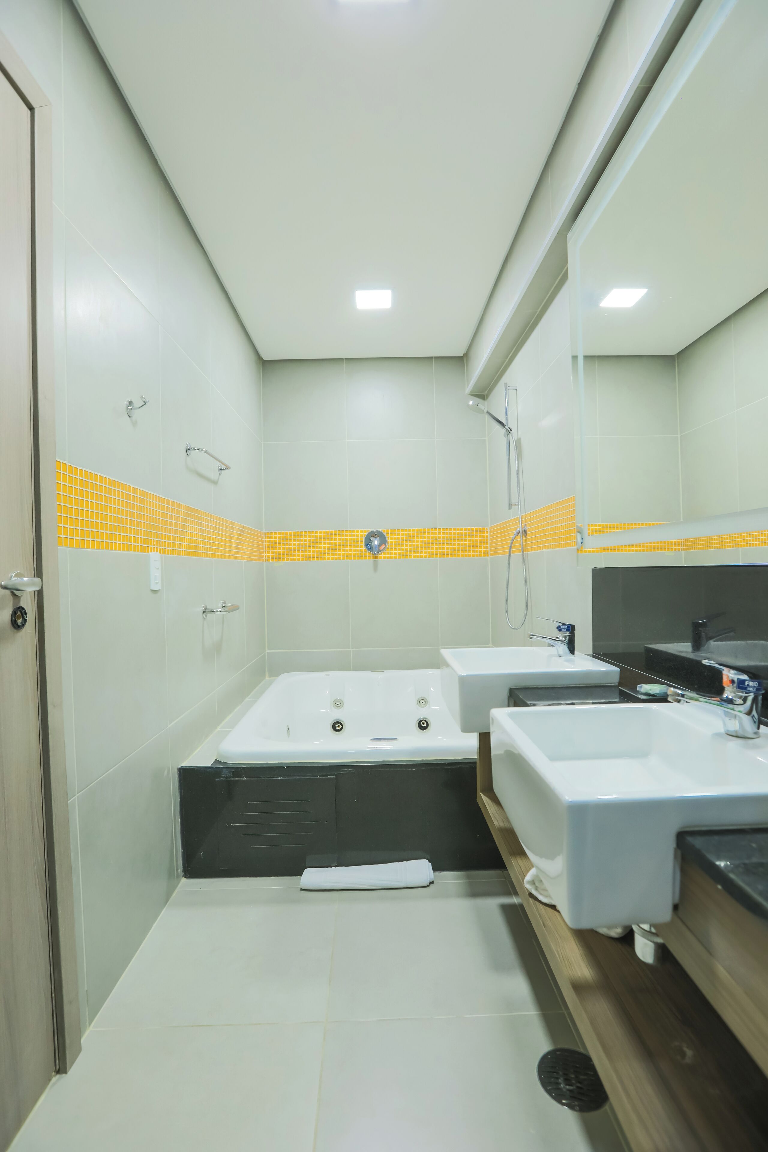 royal suite, 1 king bed, non smoking | bathroom | shower, eco-friendly toiletries, hair dryer, towels