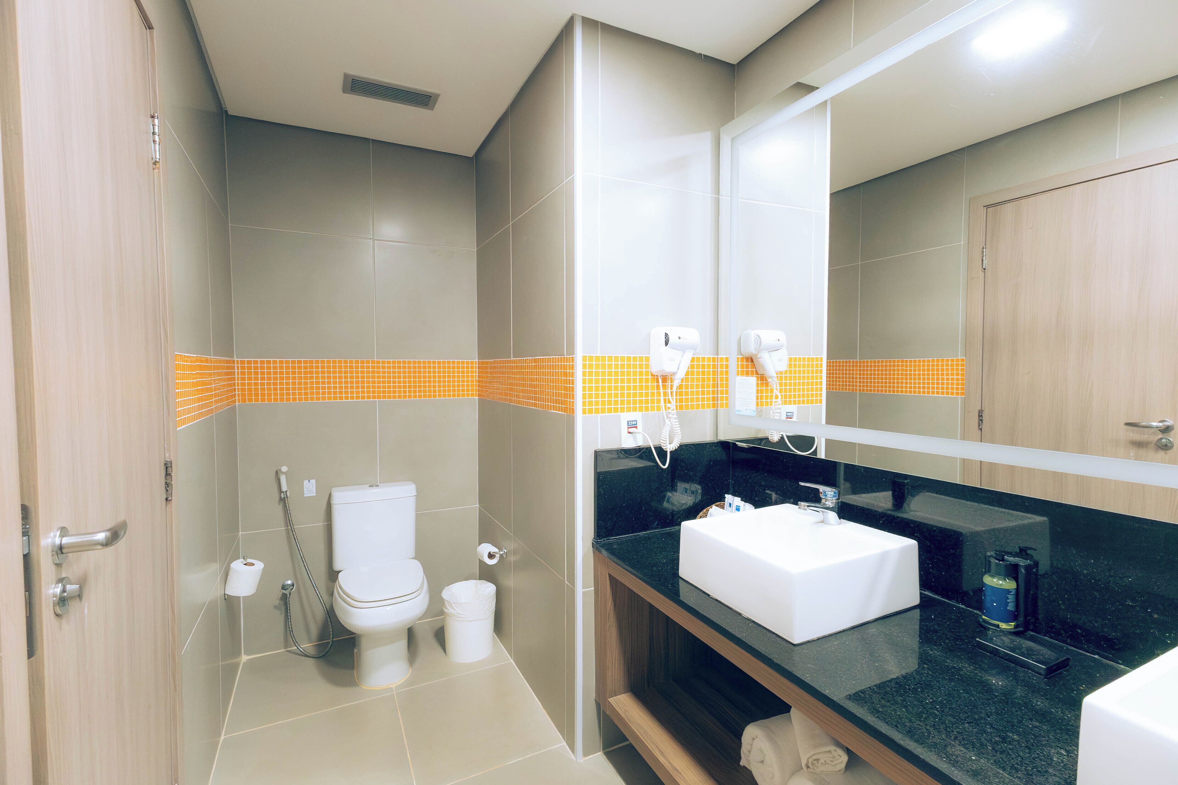 family room, multiple beds, non smoking | bathroom | shower, eco-friendly toiletries, hair dryer, towels