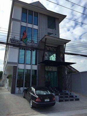 Front of property - Samranchaykhong Hotel (Mukdahan)