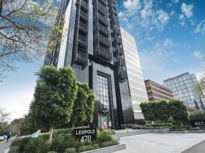Property entrance - Wyndel Apartments St Kilda Views (Melbourne)