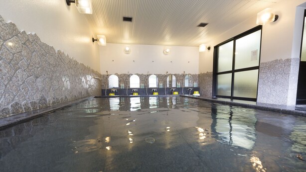 A swimming pool with stone walls and arched windows. - Inuyama International Youth Hostel (Inuyama)