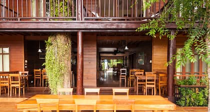 Riverhouse Hotel - The Teak House