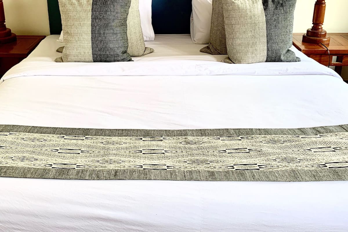 Quarto casal standard, 1 cama Queen, vista para a cidade | Cortinas blackout, Wi-Fi de cortesia, roupa de cama
