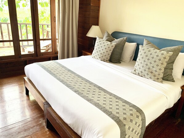 Standard Double Room, 1 Queen Bed, River View