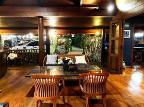 Reception - Riverhouse Hotel - The Teak House (Mae Sariang)