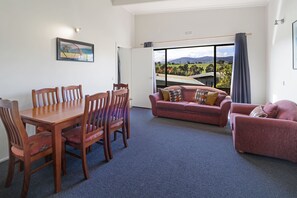 Pine One Bedroom Apartment | Living area