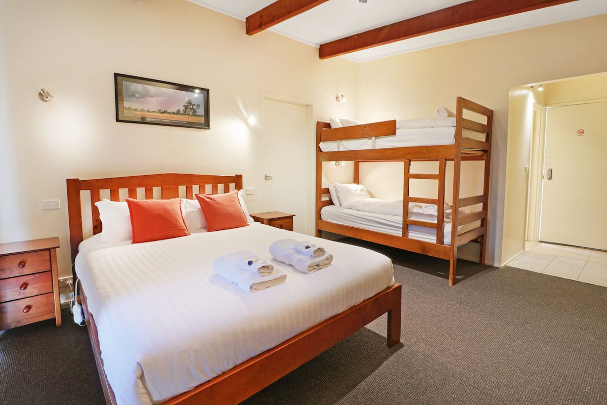 Pine Room 1 - Motel-Style Room