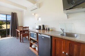 Pine Room 3 - Motel-Style Room | Premium bedding, bed sheets
