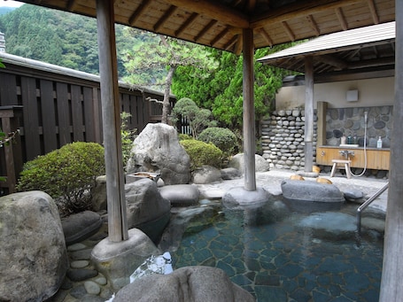 Baño termal público. Kawakamiya Kasuitei