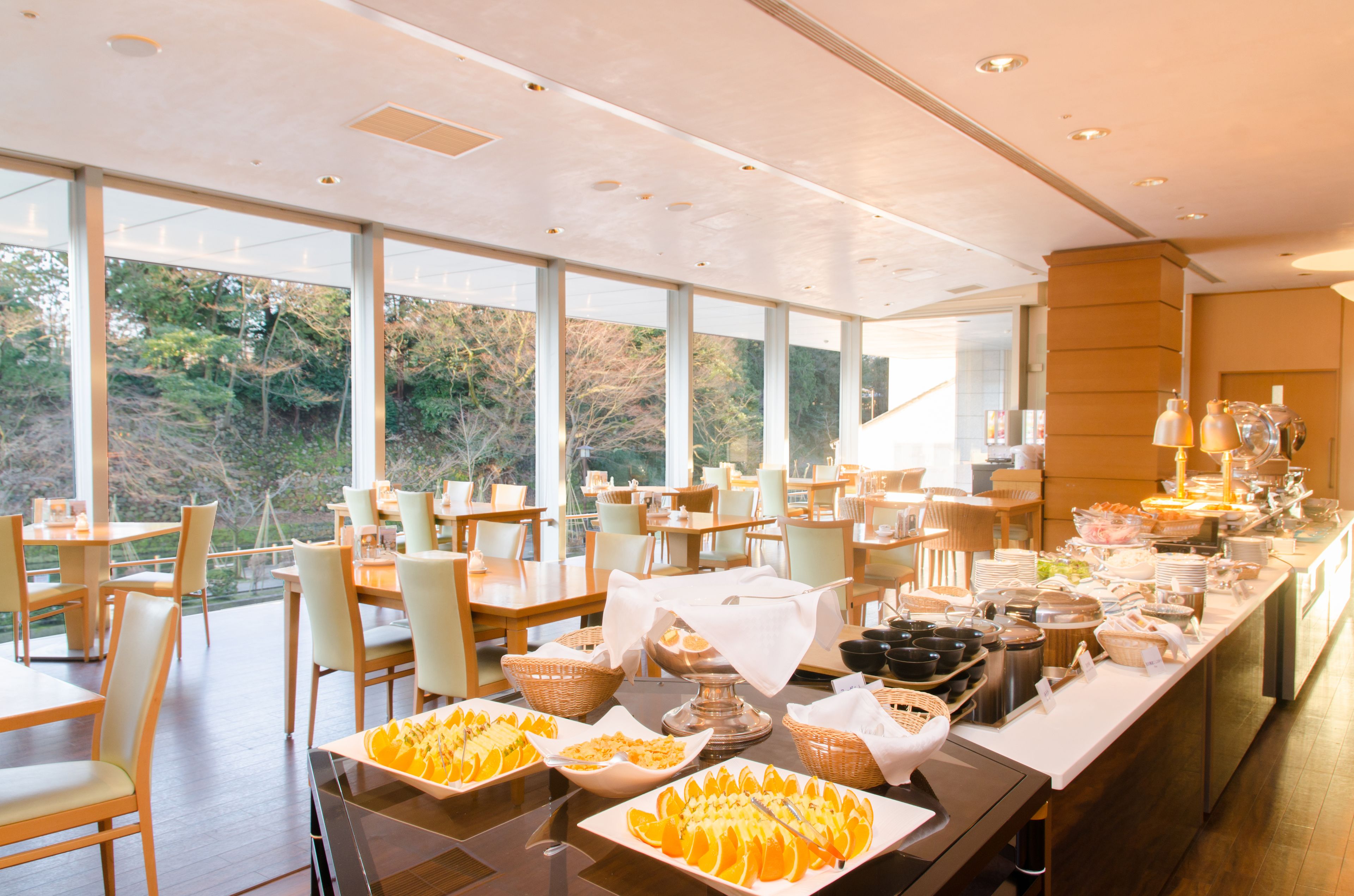 daily buffet breakfast (jpy 2800 per person)