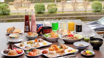 Sarapan prasmanan setiap hari (JPY 2800 per orang)