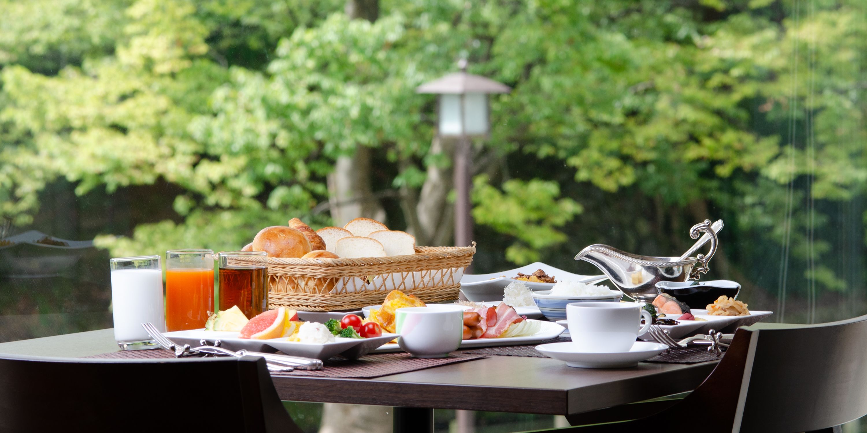 daily buffet breakfast (jpy 2800 per person)