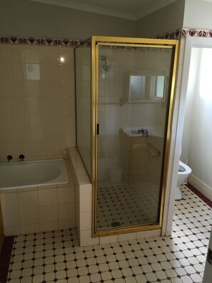 Away on Blende | Bathroom | Free toiletries, hair dryer