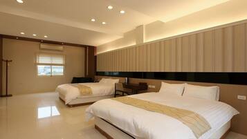 Standard Quadruple Room | Desk, free WiFi, bed sheets