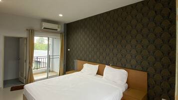 Standard Double | Desk, rollaway beds, free WiFi