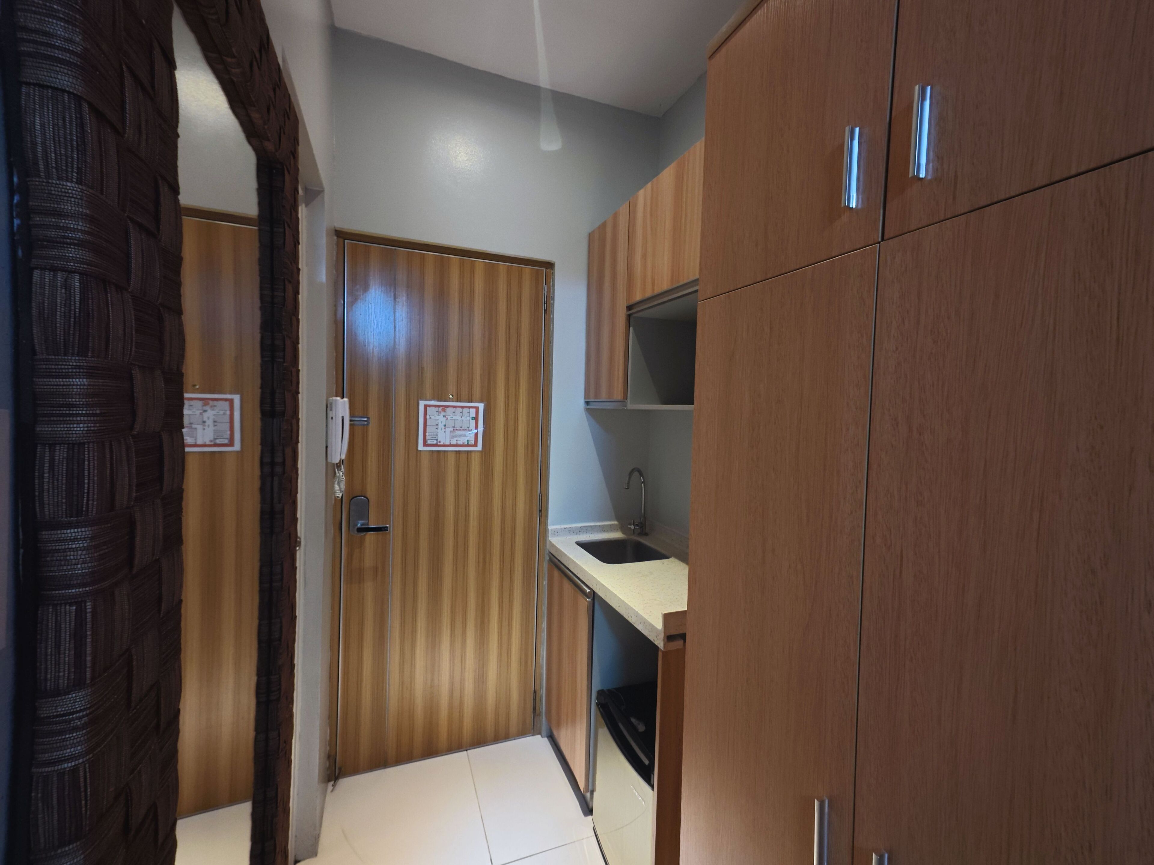 Deluxe Room | Private kitchen | Mini-fridge