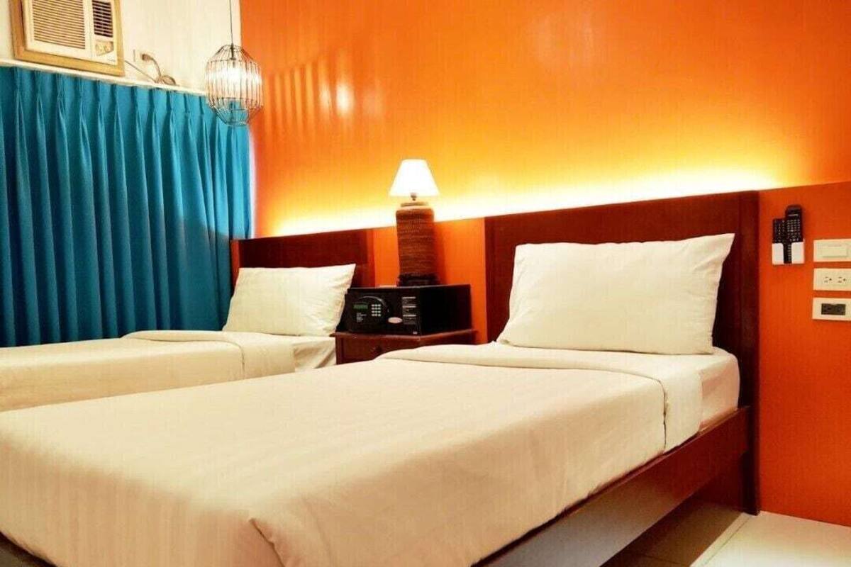 Desk, WiFi (free), bed sheets
