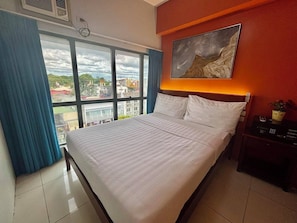 Deluxe Room | Desk, free WiFi, bed sheets, wheelchair access - Pacific Park Hotel (Quezon City)