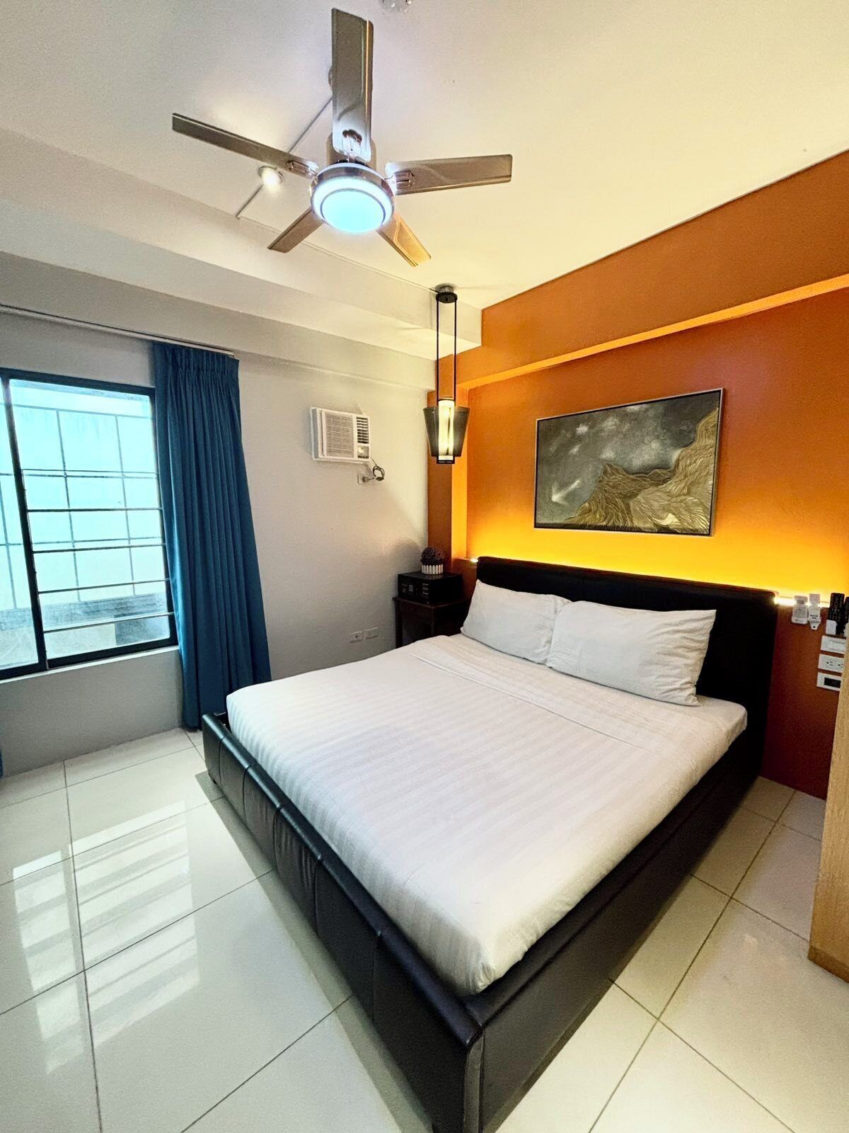 Desk, free WiFi, bed sheets