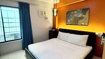 Desk, free WiFi, bed sheets